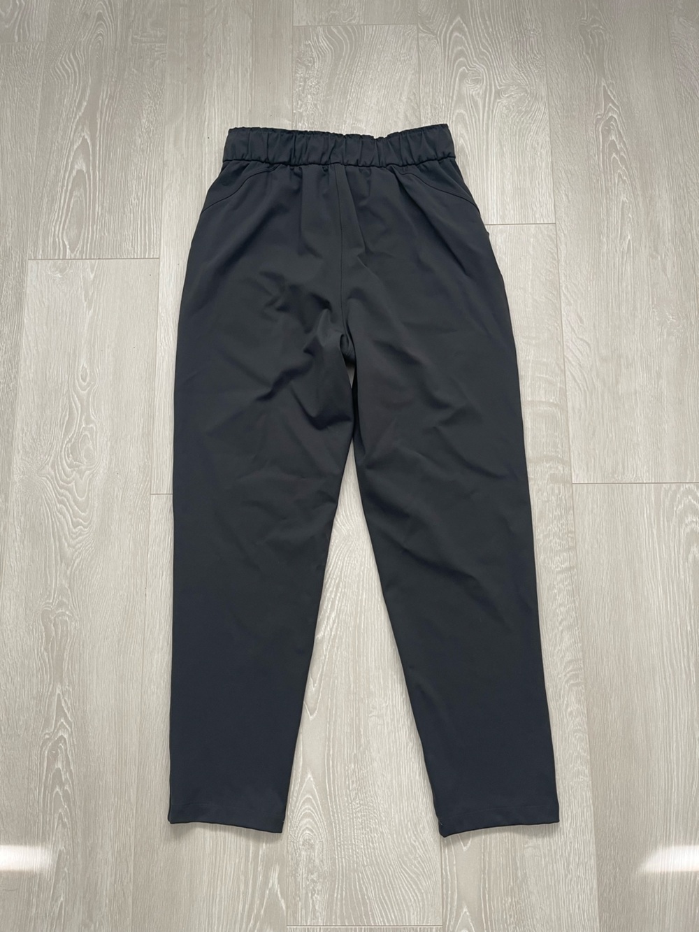 Lululemon Keep Moving Pant 7/8 High-Rise
Graphite Grey size 6 - Picture 14 of 16